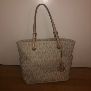 White Michael Kors tote